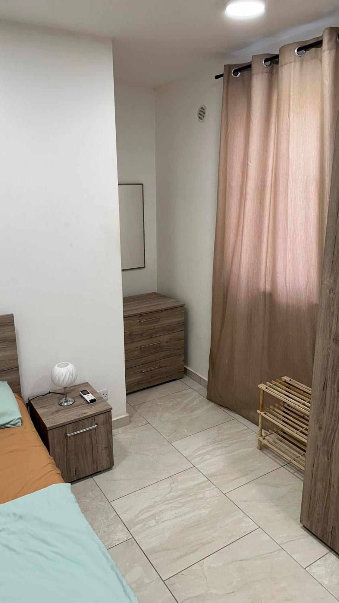 Kwatera prywatna Your Elegant Away From Shared Only With Host Żebbuġ