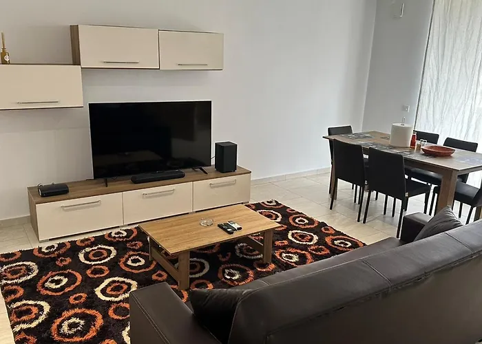 Your Elegant Home Away From Home Shared Apartment Only With Host