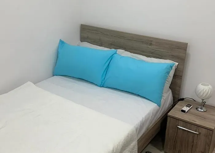Your Elegant Home Away From Home Shared Apartment Only With Host