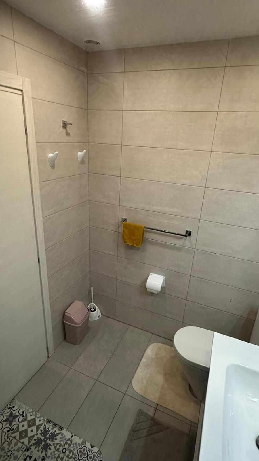 Your Elegant Away From Shared Only With Host Gazde/Camere de închiriat